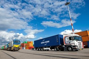 公路運(yùn)輸比重下降 未來(lái)鐵路與水路或?qū)⒖钙鹭浳镞\(yùn)輸大梁